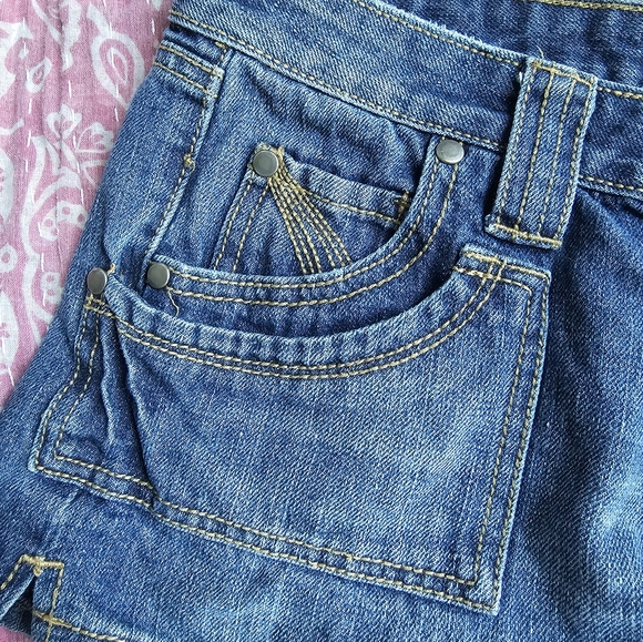 S.O. Wear it Declare it 2000s Lowrise Jean shorts - Picture 3 of 10